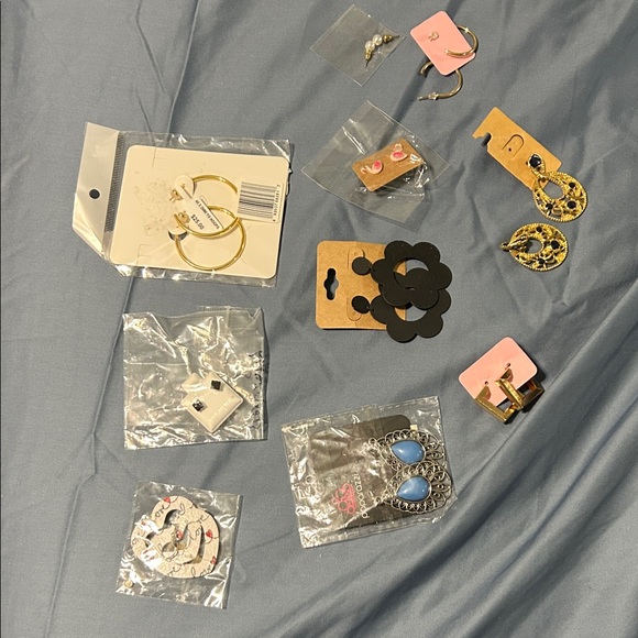 Elegant Gold and Black Hoop Earrings 10 total pierced earrings. New - Picture 1 of 10